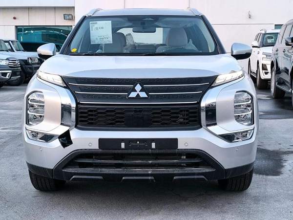 Mitsubishi Outlander 5P-M-LINE 2.5L SUV FWD 5Doors