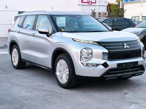 Mitsubishi Outlander 5P-M-LINE 2.5L SUV FWD 5Doors