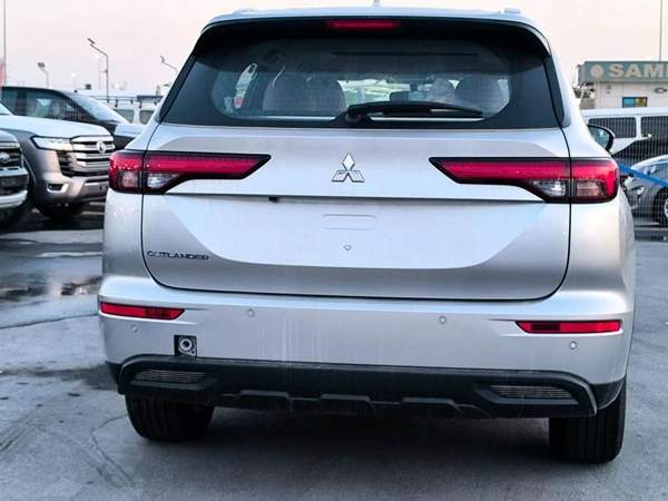Mitsubishi Outlander 5P-M-LINE 2.5L SUV FWD 5Doors
