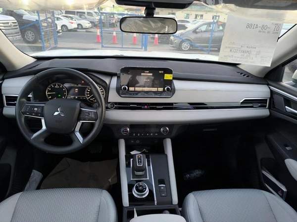 Mitsubishi Outlander 5P-M-LINE 2.5L SUV FWD 5Doors
