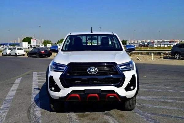 Toyota Hilux Toyota hilux SR5 4.0L PETROL AUTOMATIC MY2025