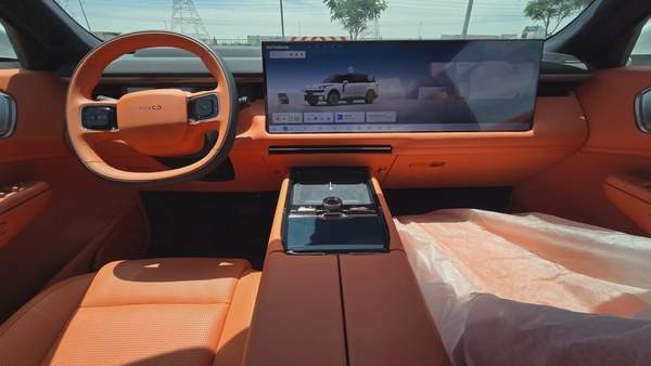 Lynk & Co 900 (White)