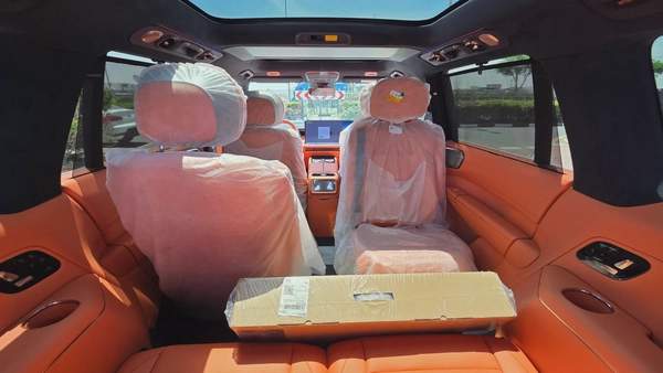 Lynk & Co 900 (White)