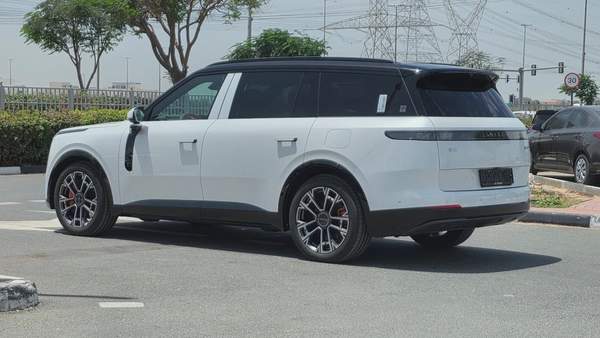 Lynk & Co 900 (White)