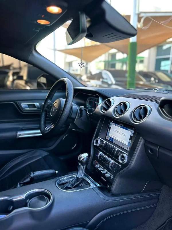 FORD MUSTANG GT 5.0 GCC PERFORMANCE 2018 ORIGINAL PAINT PERFECT CONDITION FULL SERVICE HISTORY