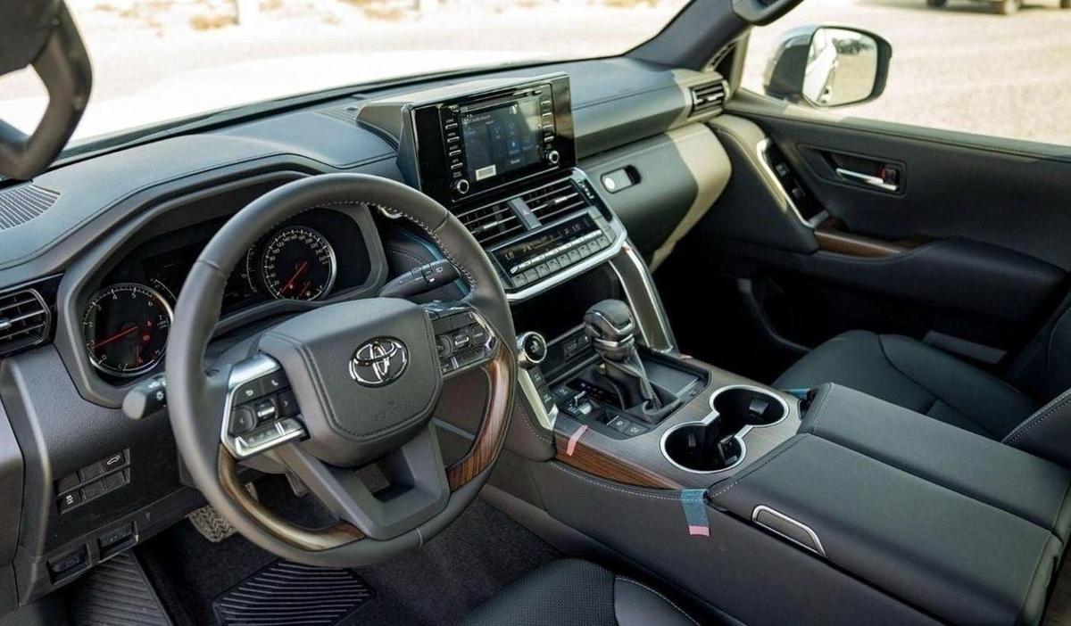 Toyota Land Cruiser LC300 VX 4.0P AT MY2024 – BLACK-10-10