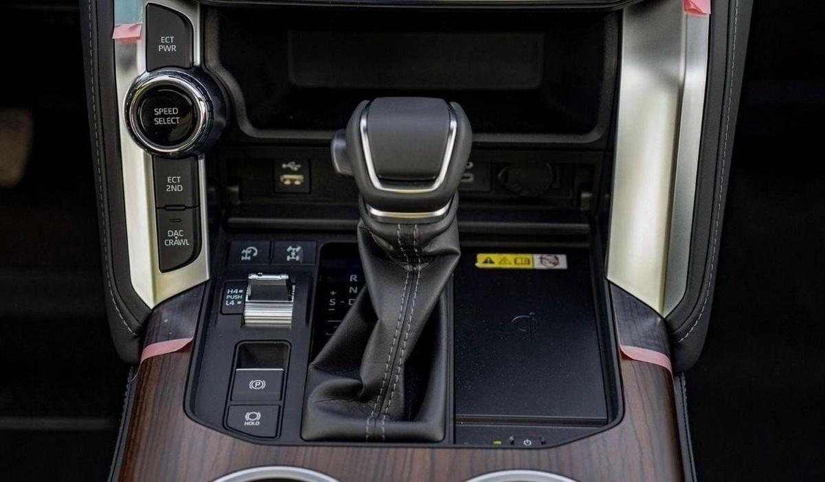 Toyota Land Cruiser LC300 VX 4.0P AT MY2024 – BLACK-13-13