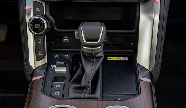 Toyota Land Cruiser LC300 VX 4.0P AT MY2024 – BLACK