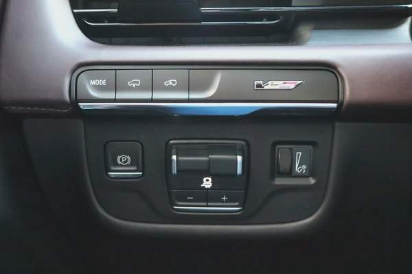 Cadillac Escalade V – Supercharged | 2023 – Full Option | Under Warranty