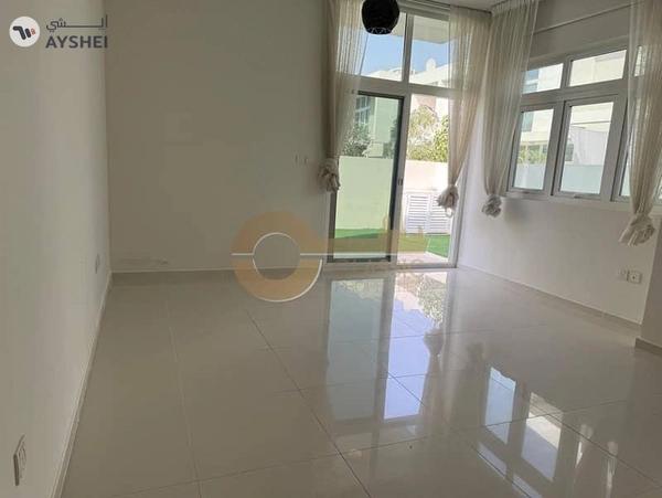 Spacious | 3 Bed Townhouse with Garden | Fountain