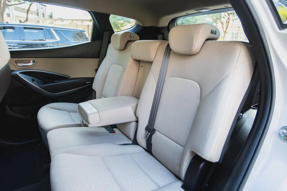 Hyundai Santa Fe GL 2016 GCC in Excellent Condition-9-9