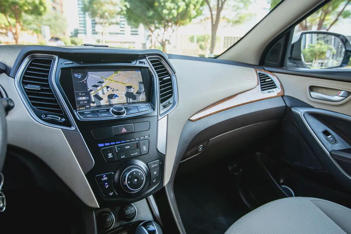 Hyundai Santa Fe GL 2016 GCC in Excellent Condition-13-13