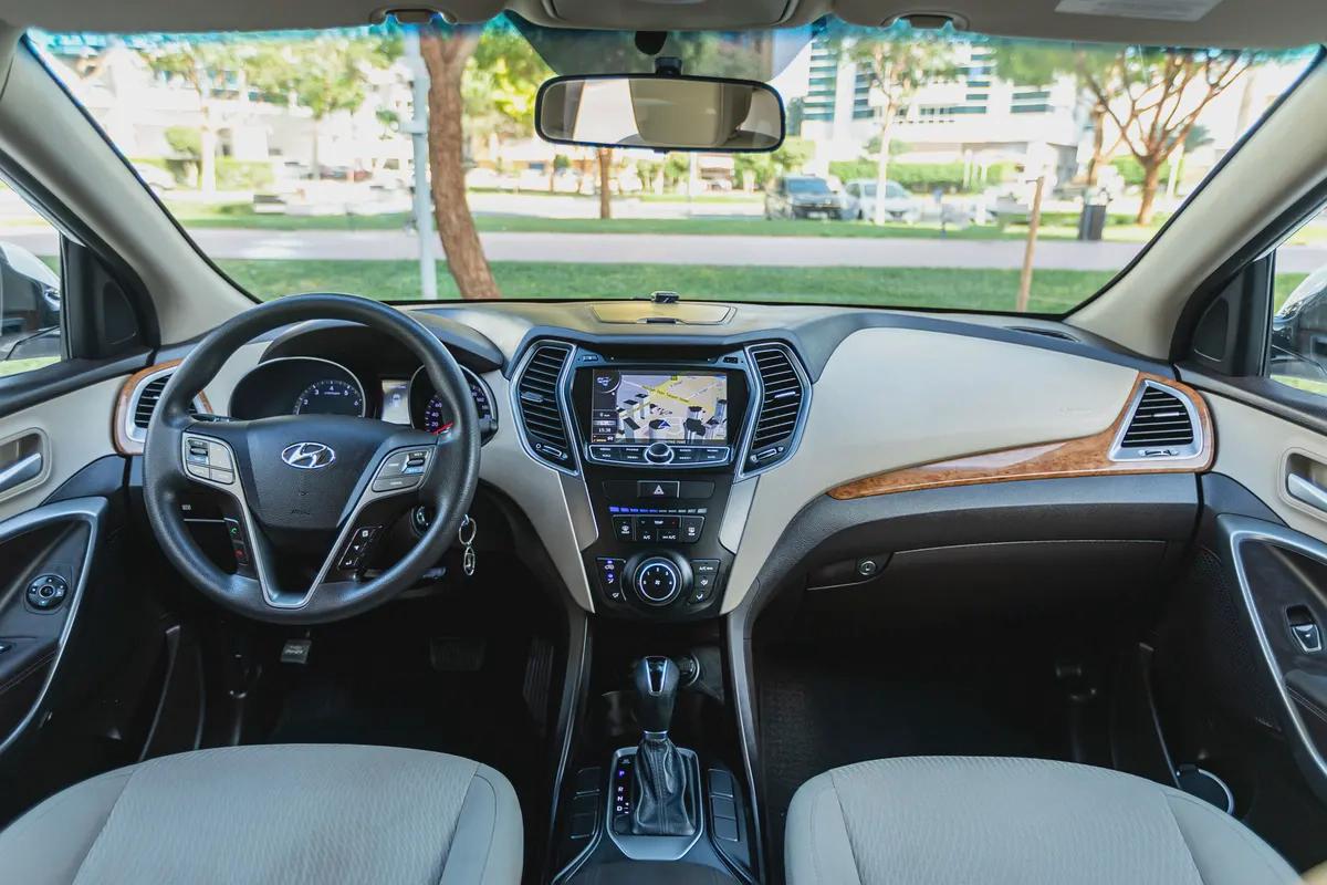 Hyundai Santa Fe GL 2016 GCC in Excellent Condition-15-15