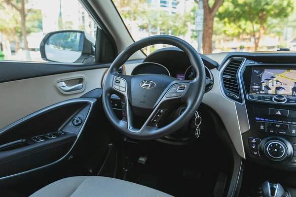 Hyundai Santa Fe GL 2016 GCC in Excellent Condition