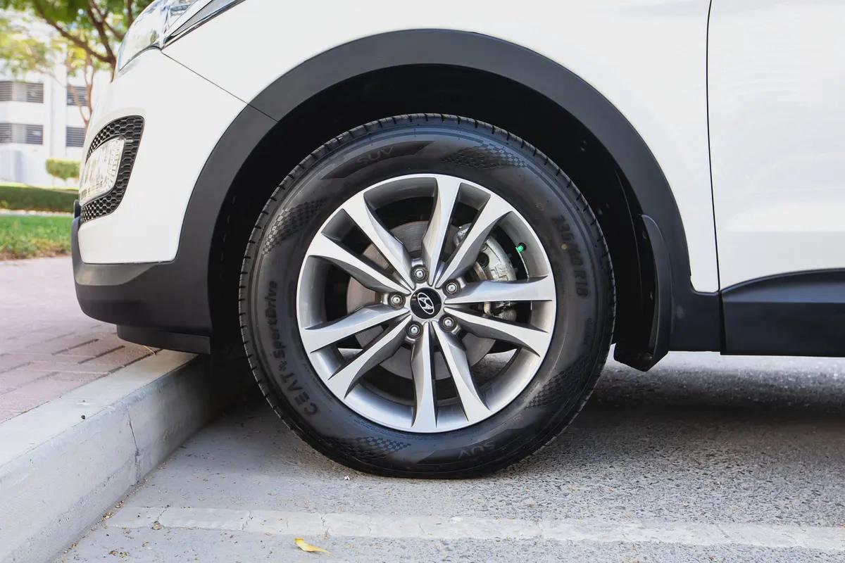 Hyundai Santa Fe GL 2016 GCC in Excellent Condition-17-17