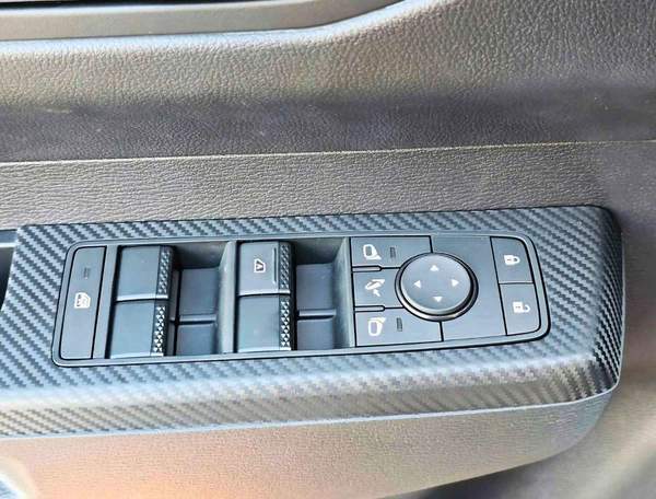 Mitsubishi L200 GLX 2.4L PETROL / M/T / SIDE STICKER / 4WD / CODE # GLXP