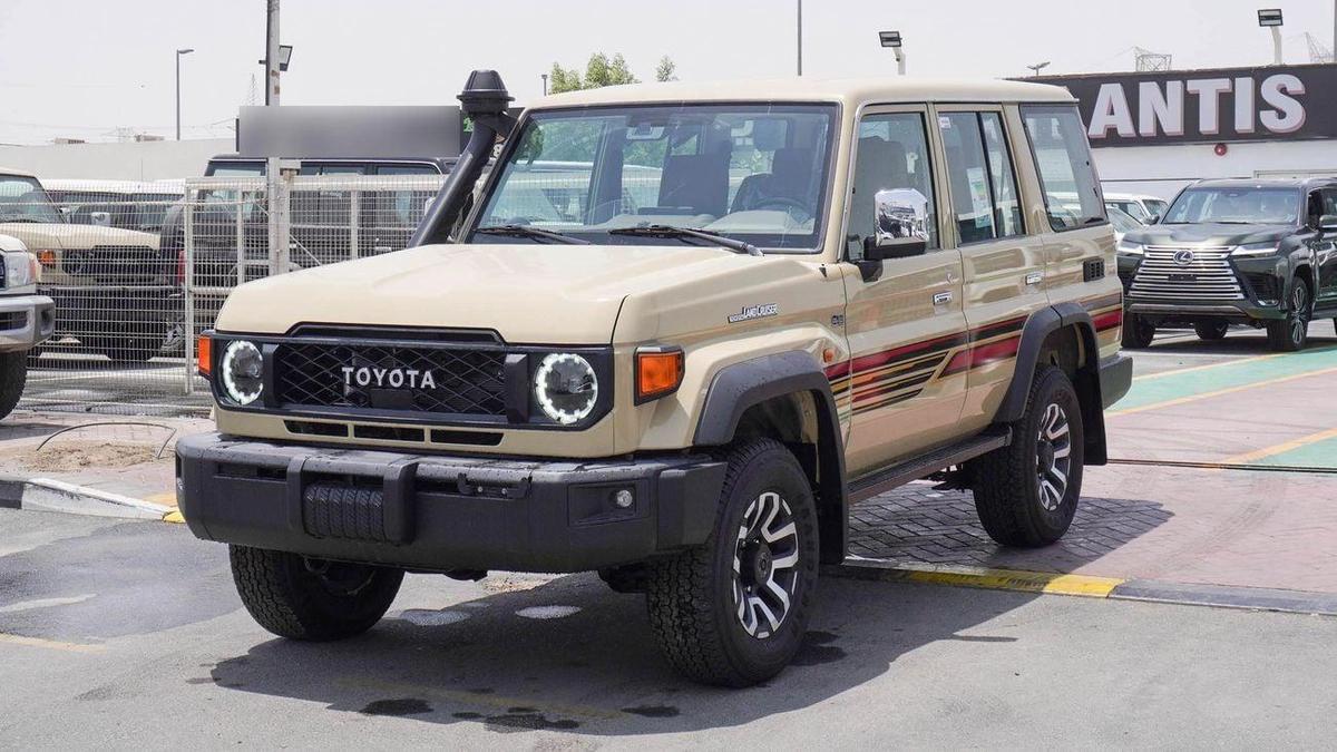 Toyota Land Cruiser 70 LX 4.0L V6 A/T-2-2
