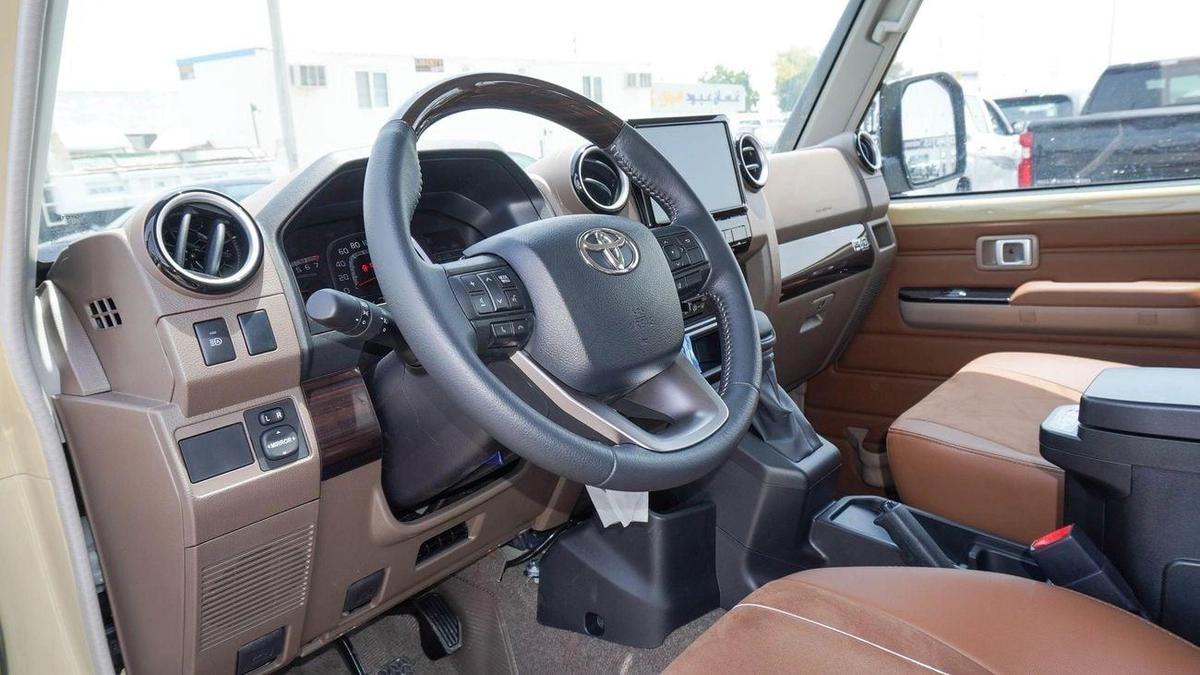 Toyota Land Cruiser 70 LX 4.0L V6 A/T-3-3