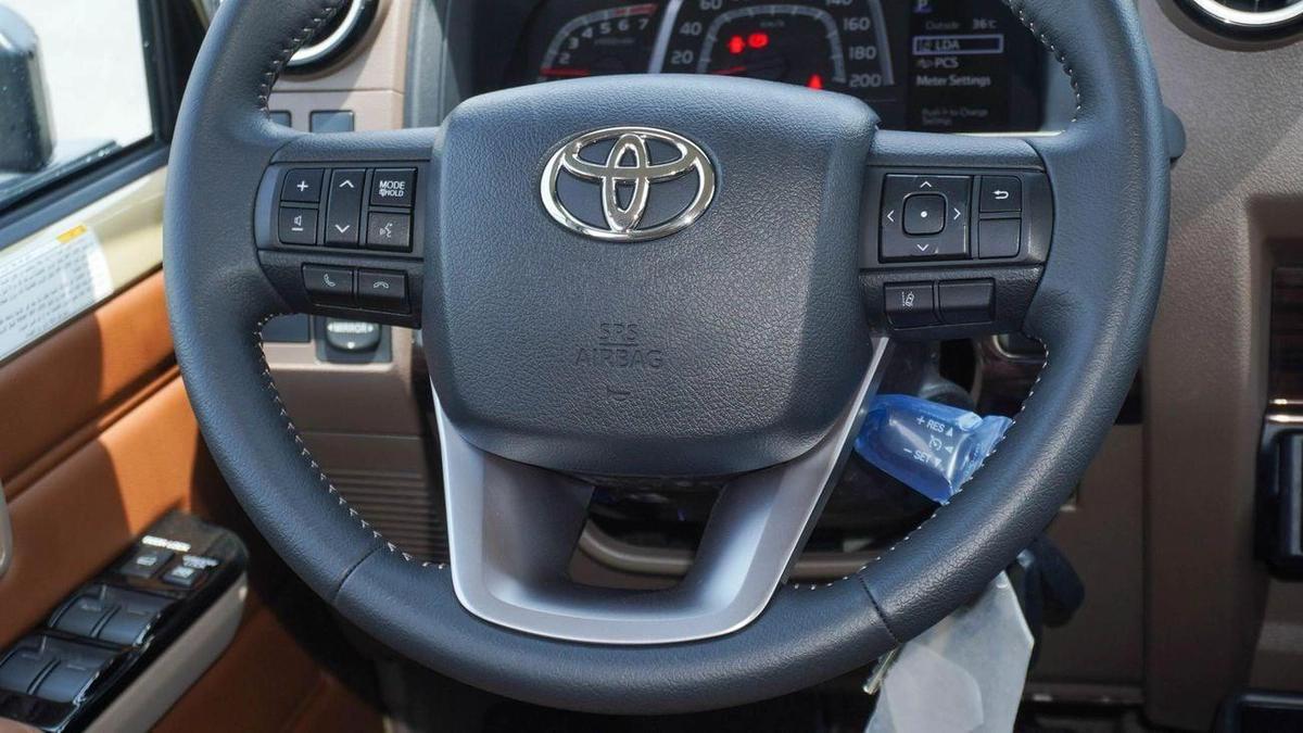 Toyota Land Cruiser 70 LX 4.0L V6 A/T-5-5