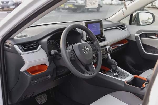 TOYOTA - RAV4 - ADVENTURE - PETROL - 4WD - Panoramic Roof - GCC - 2025 (Export)