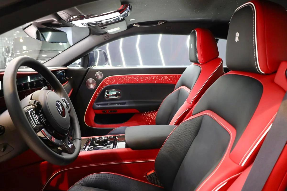 Rolls-Royce Spectre Black Badge-3-3