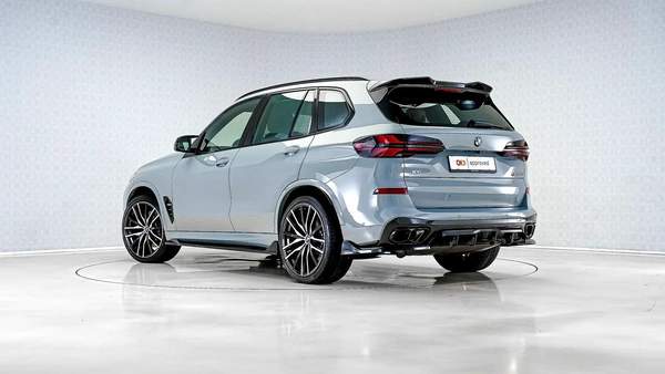 BMW X5 M60i