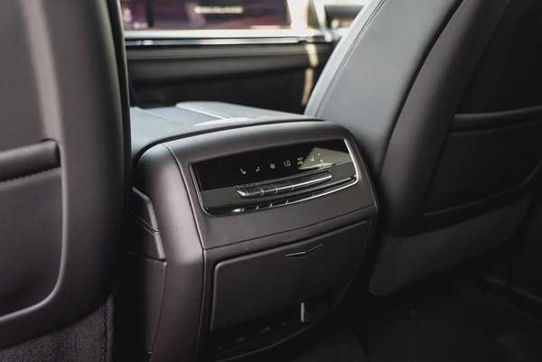 Cadillac Escalade Sport Platinum 6.2L 4WD 2025 Brand New American Specs 6.2L V8