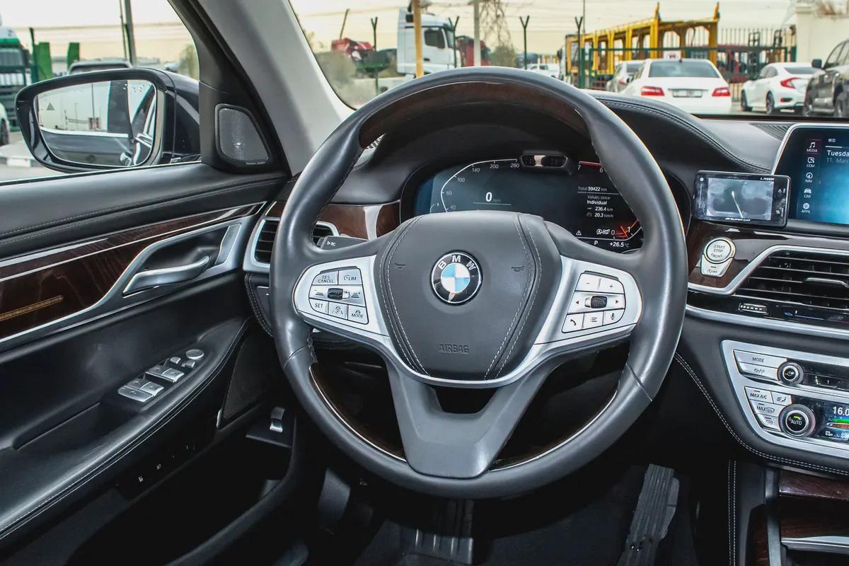 2022 - BMW 750I - IMMACULATE CONDITION - ONLY 59,000 KM DONE-13-13