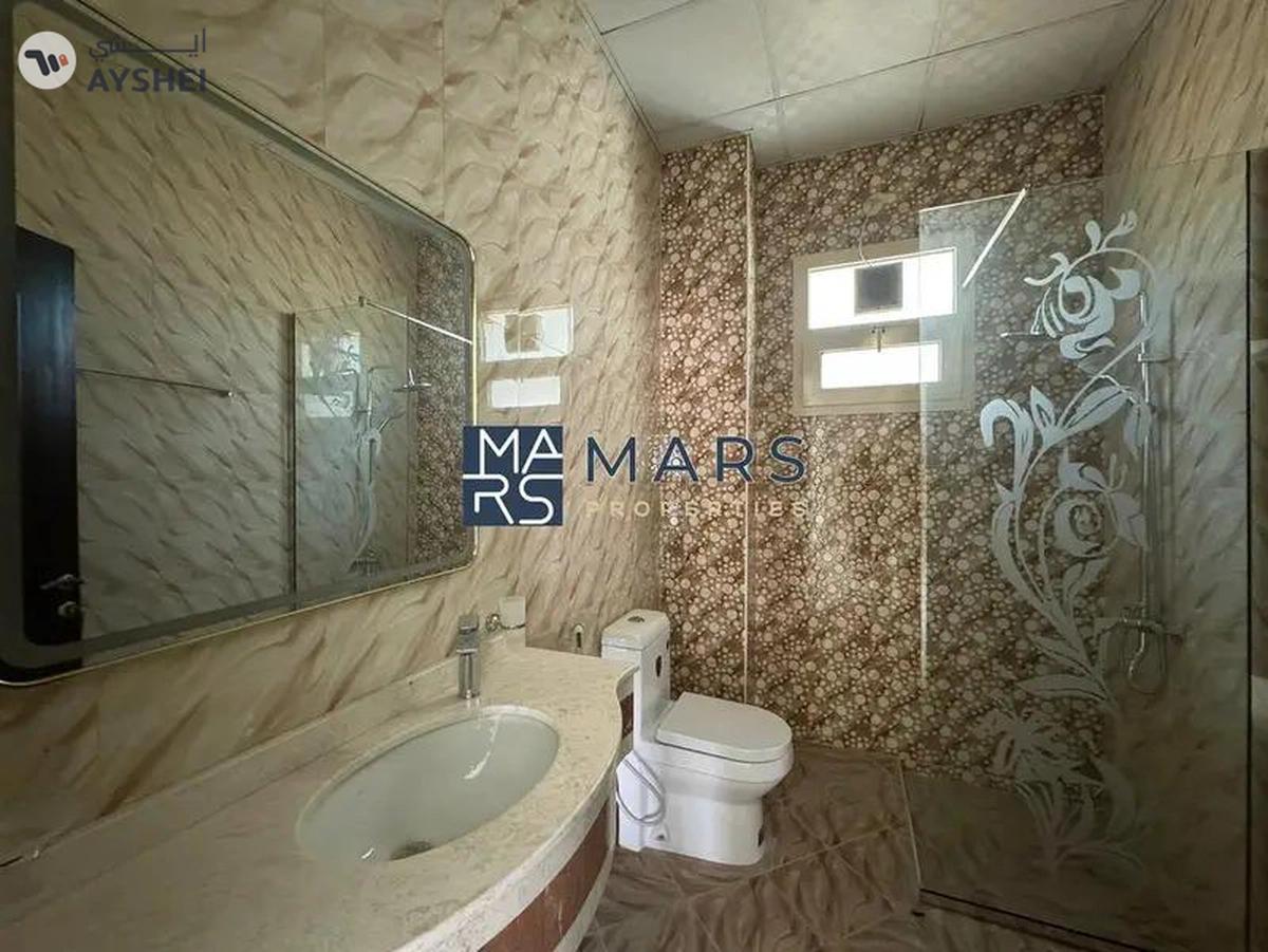 ๐ Discover Luxury Living in Darari, Sharjah - A Magnificent 8-Bedroom -16-16