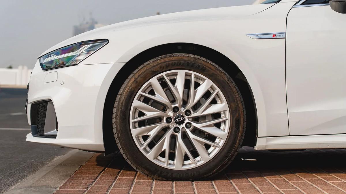 2023 Audi A7L S-line 45TFS 2.0L | Very Low Mileage-4-4