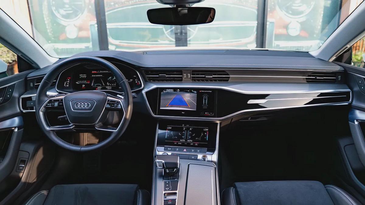 2023 Audi A7L S-line 45TFS 2.0L | Very Low Mileage-10-10