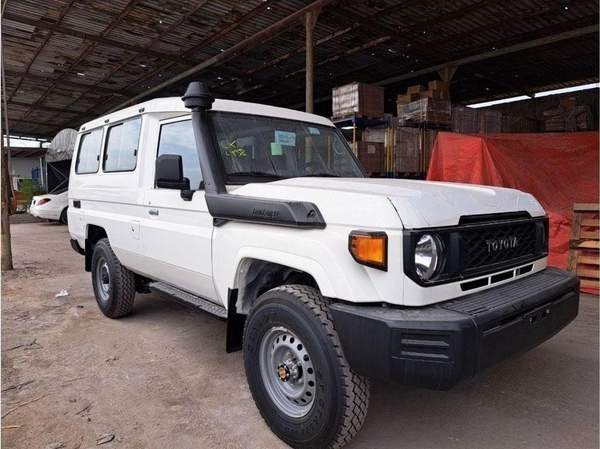 Toyota Land Cruiser 70 LC78 4.5L V8DIESEL 3DOOR