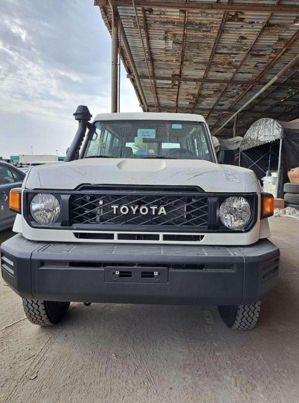 Toyota Land Cruiser 70 LC78 4.5L V8DIESEL 3DOOR-1-1
