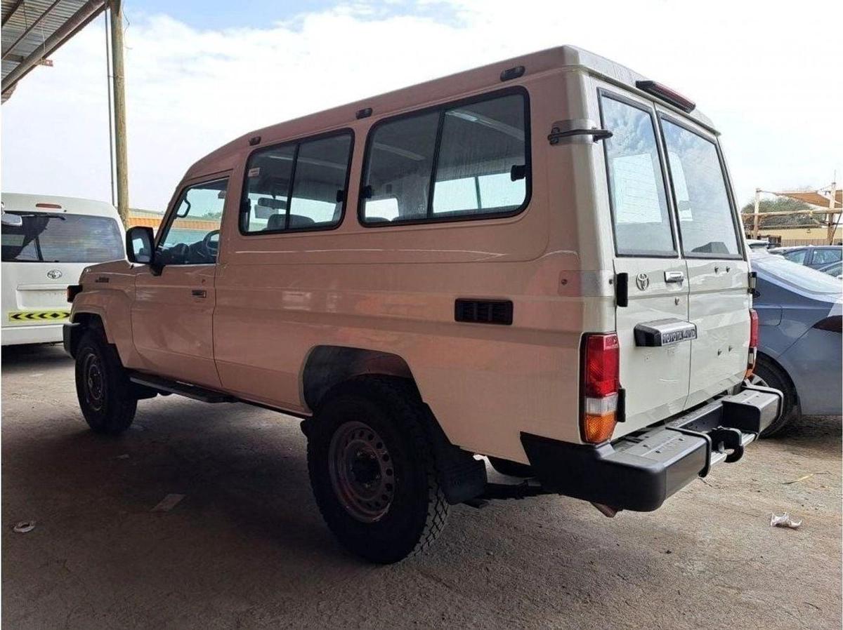 Toyota Land Cruiser 70 LC78 4.5L V8DIESEL 3DOOR-6-6