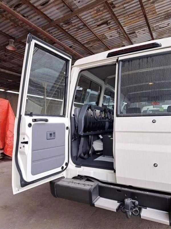 Toyota Land Cruiser 70 LC78 4.5L V8DIESEL 3DOOR
