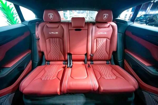 Lamborghini Urus S | 2024 | 1,500km | Under warranty