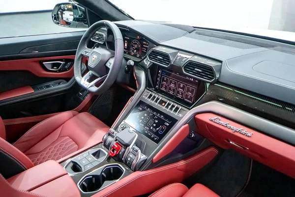 Lamborghini Urus S | 2024 | 1,500km | Under warranty