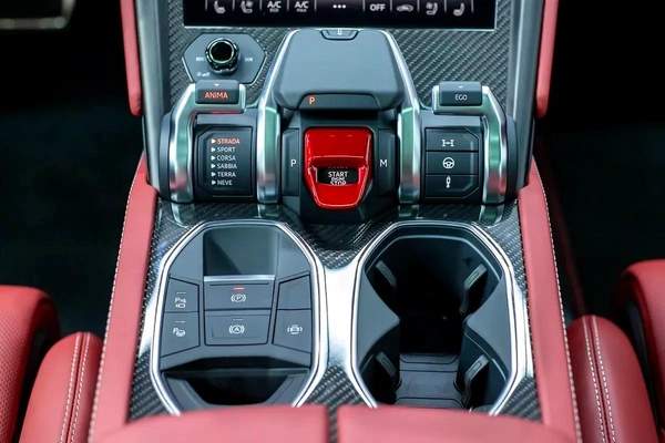 Lamborghini Urus S | 2024 | 1,500km | Under warranty