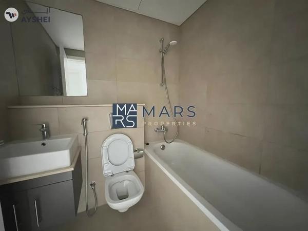 Spacious, Luxury 3 Bedroom Corner Townhouse with Close Kitchen Available For Rent