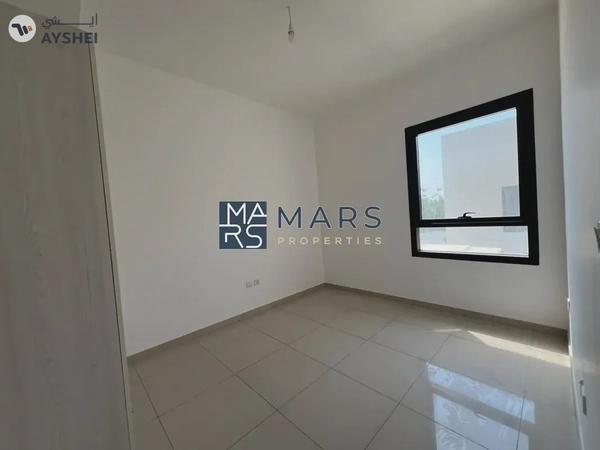 Spacious, Luxury 3 Bedroom Corner Townhouse with Close Kitchen Available For Rent