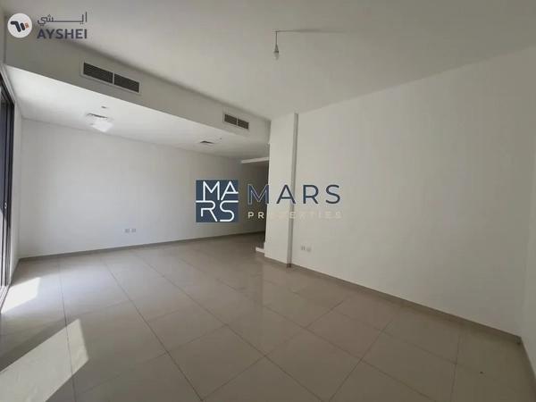 Spacious, Luxury 3 Bedroom Corner Townhouse with Close Kitchen Available For Rent