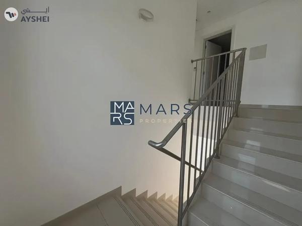 Spacious, Luxury 3 Bedroom Corner Townhouse with Close Kitchen Available For Rent