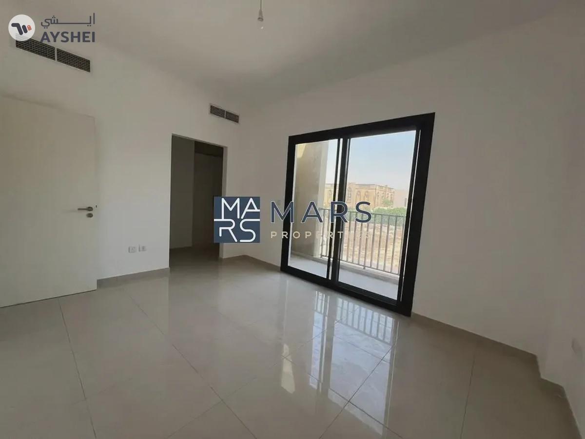 Spacious, Luxury 3 Bedroom Corner Townhouse with Close Kitchen Available For Rent-8-8