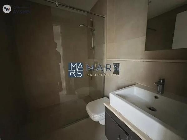 Spacious, Luxury 3 Bedroom Corner Townhouse with Close Kitchen Available For Rent