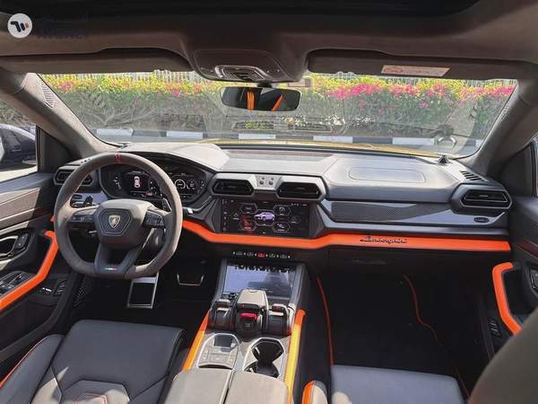 Lamborghini-URUS SE 2025