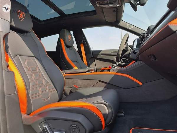 Lamborghini-URUS SE 2025