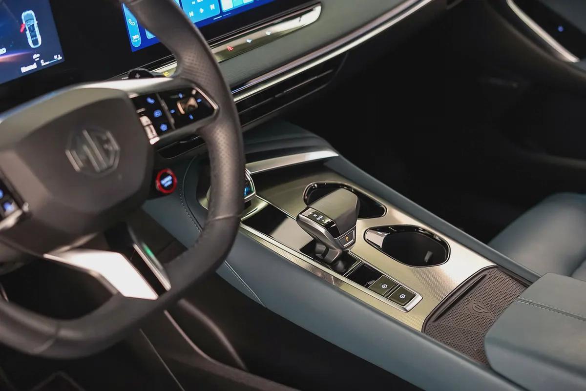 AED 1237 PM | MG7 2025 | TROPHY PLUS | UNDER 6 YEAR DEALER WARRANTY | PRISTINE CONDITION | GCC-3-3