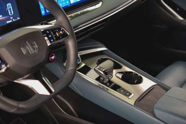 AED 1237 PM | MG7 2025 | TROPHY PLUS | UNDER 6 YEAR DEALER WARRANTY | PRISTINE CONDITION | GCC