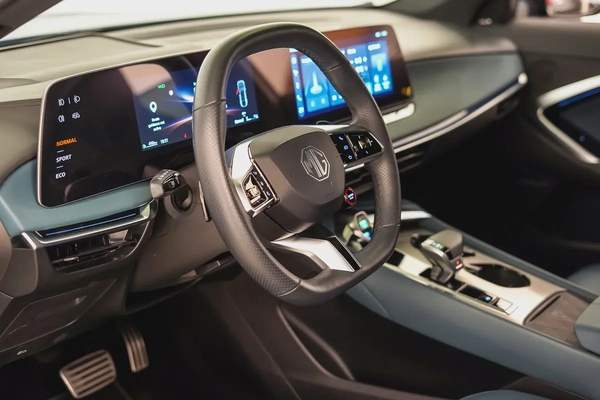 AED 1237 PM | MG7 2025 | TROPHY PLUS | UNDER 6 YEAR DEALER WARRANTY | PRISTINE CONDITION | GCC