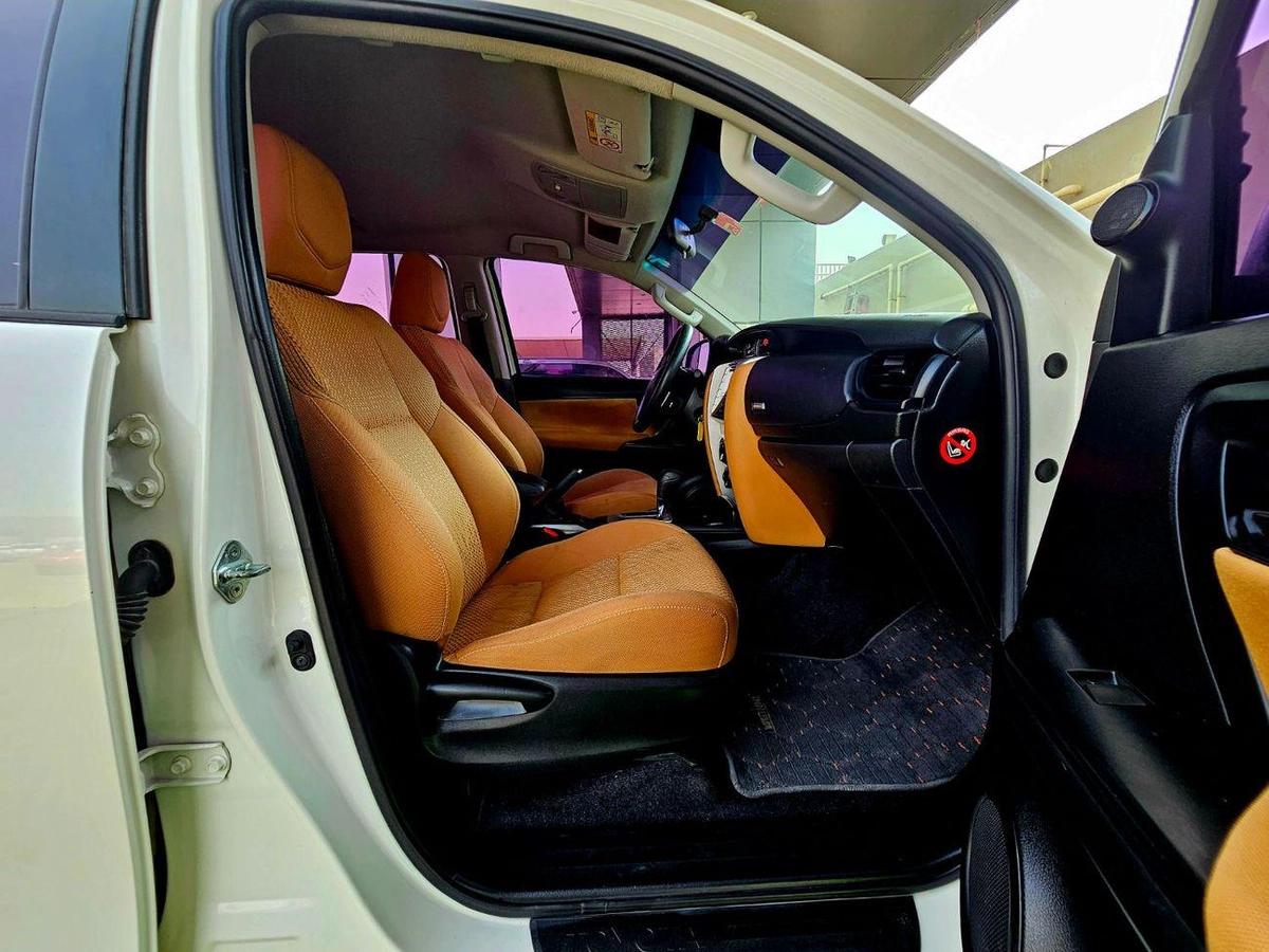 Toyota Fortuner EXR V4 4WD/ GCC SPECS/ LOW MILEAGE/ SINGLE OWNER-8-8